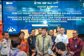 Barantin Bongkar Jurus Jaga Biodiversity - Pejabat Barantin dan narasumber duduk di panggung talkshow “Sinergi Menjaga Sumber Daya Hayati, Akselerasi Pertumbuhan Ekonomi” Badan Karantina Indonesia.