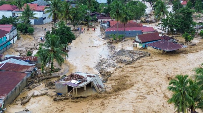 banjir bandang Padang menerjang permukiman warga dari udara