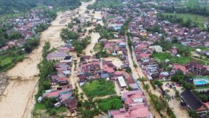 banjir bandang Padang menerjang permukiman warga dari udara