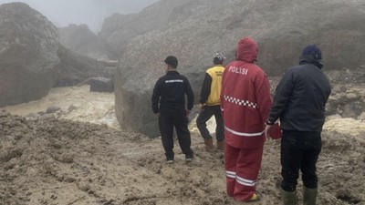 wali kota Sibolga hilang meninjau lokasi banjir bandang