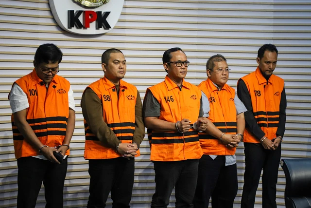 KPK sita dokumen usai geledah kantor dan rumah dinas Bupati Lampung Tengah