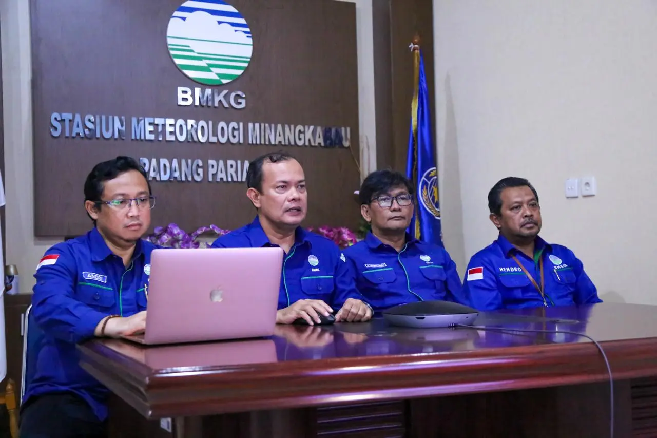 Peta pergerakan bibit siklon 93S yang dipantau BMKG di sekitar Bali dan Jawa